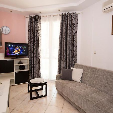 Apartman Roza โอมิช ภายนอก รูปภาพ