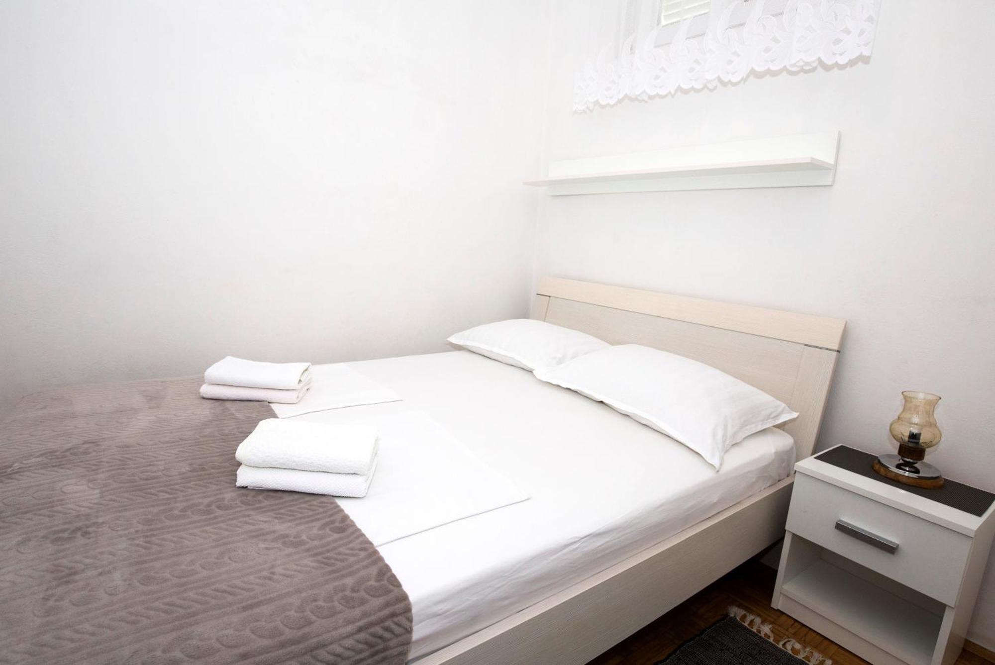 Apartman Roza โอมิช ภายนอก รูปภาพ