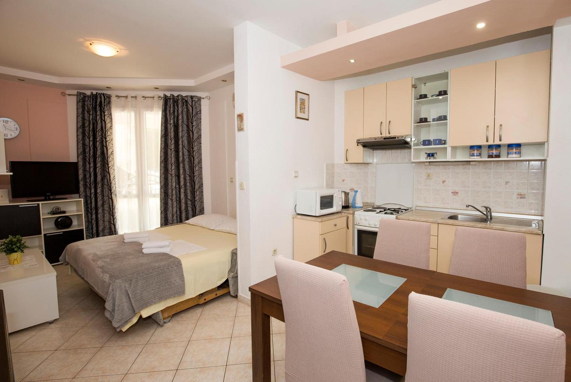 Apartman Roza โอมิช ภายนอก รูปภาพ