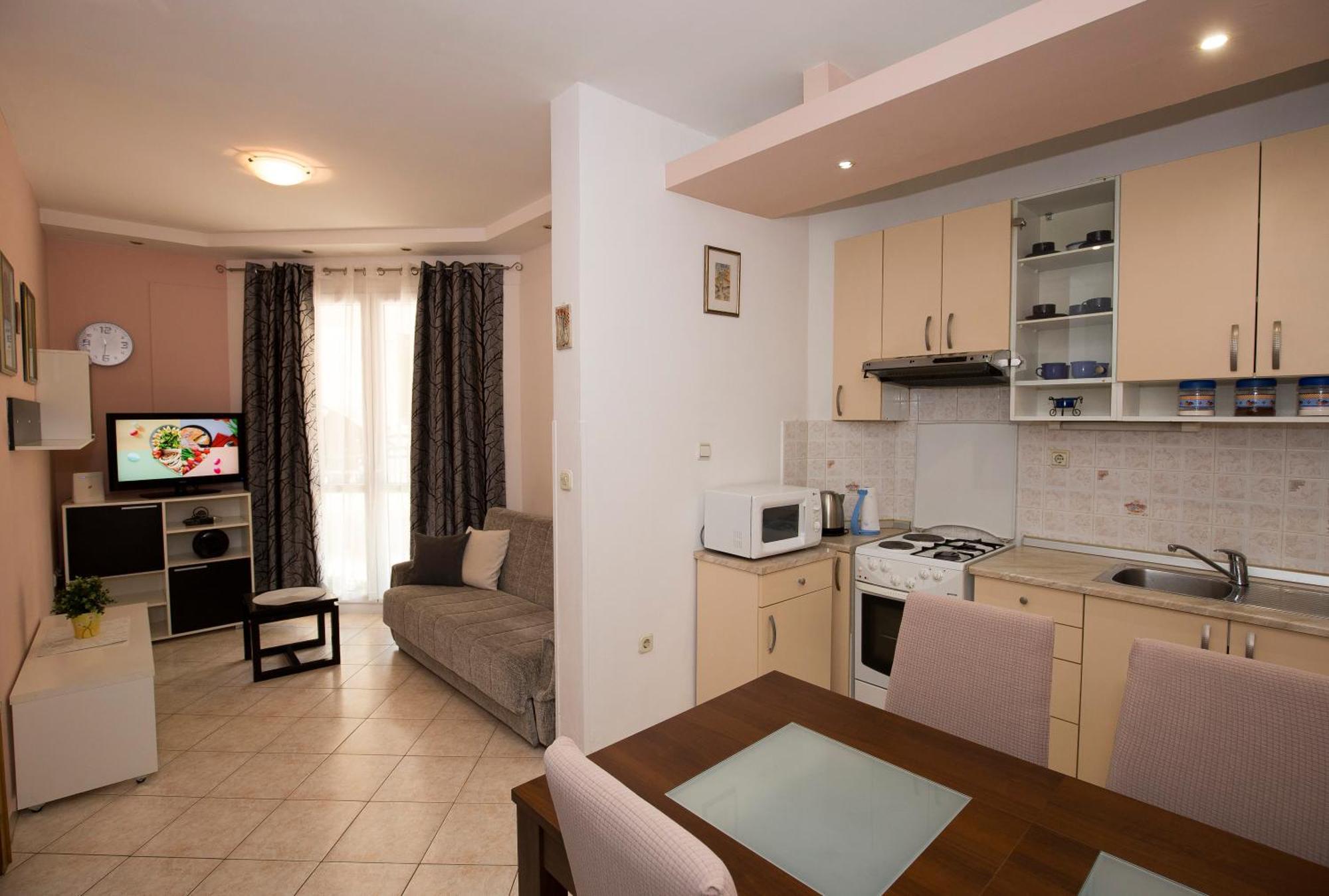 Apartman Roza โอมิช ภายนอก รูปภาพ